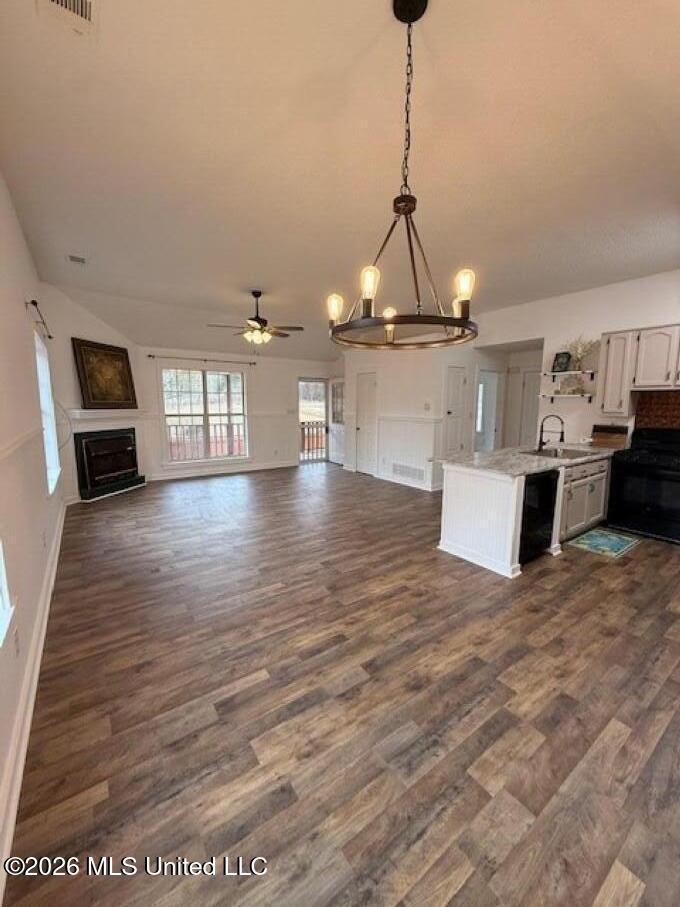 3295 Hunter Road Southaven, MS 38672 - Photo 6 of 14 Dinig Room open concept