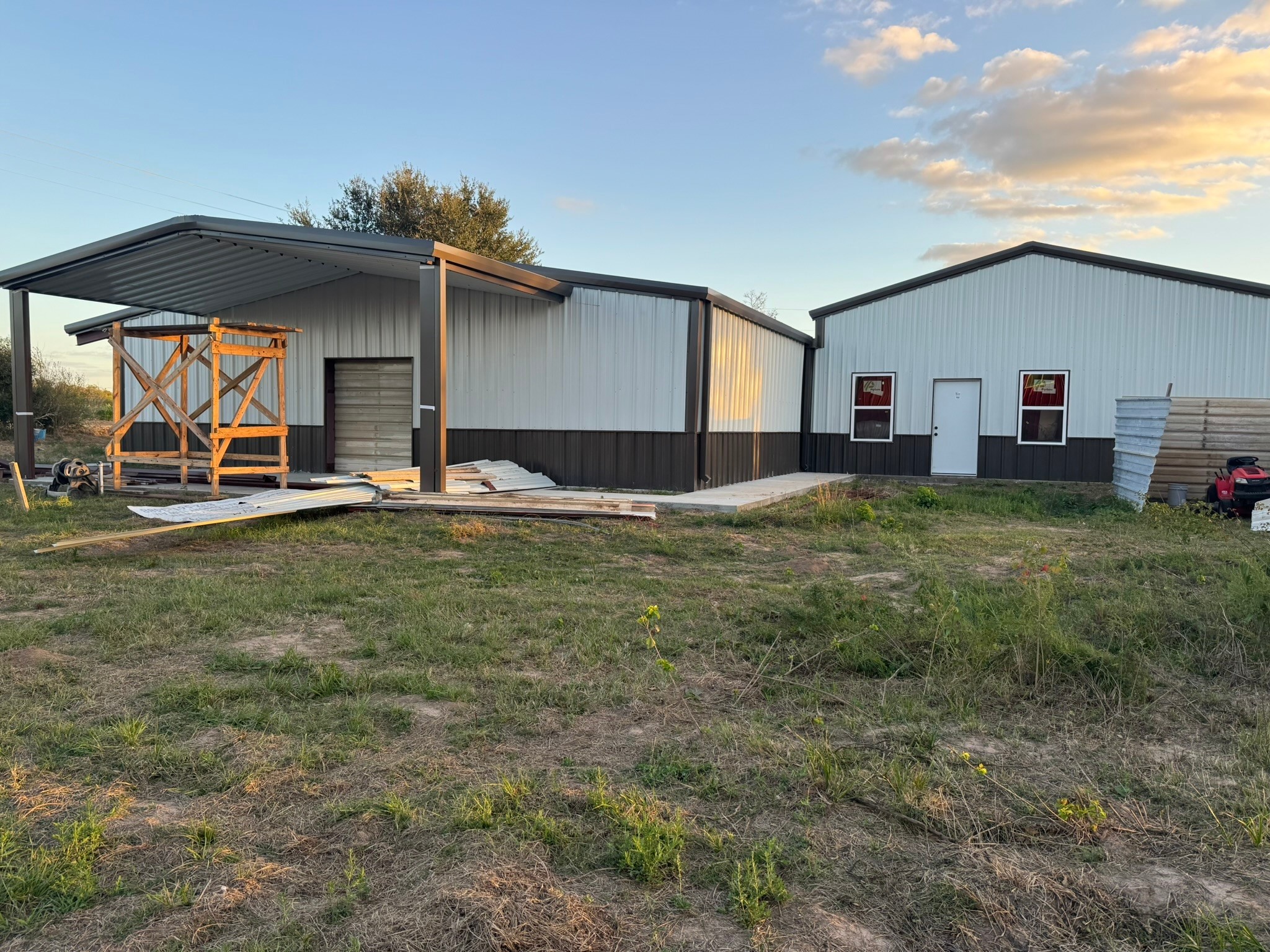 13591 Cochran Road Waller, TX 77484 - Photo 3 of 10 a backyard of a house with table and chairs
