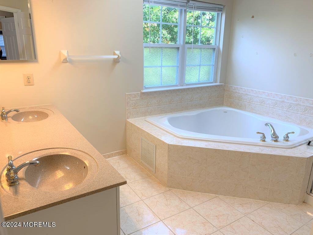 87 Banyan Boulevard Holmdel, NJ 07733 - Photo 13 of 17 13