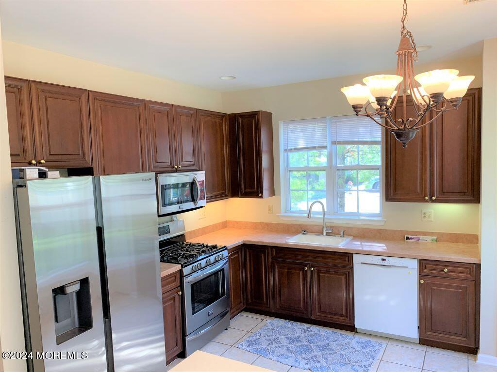 87 Banyan Boulevard Holmdel, NJ 07733 - Photo 9 of 17 9