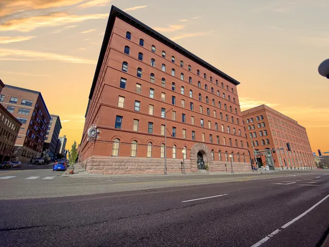 $2,750 | 300 Wall Street, Unit 708, St. Paul, MN 55101