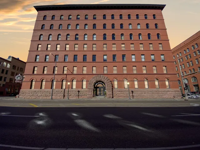 $2,995 | 300 Wall Street, Unit 708, St. Paul, MN 55101