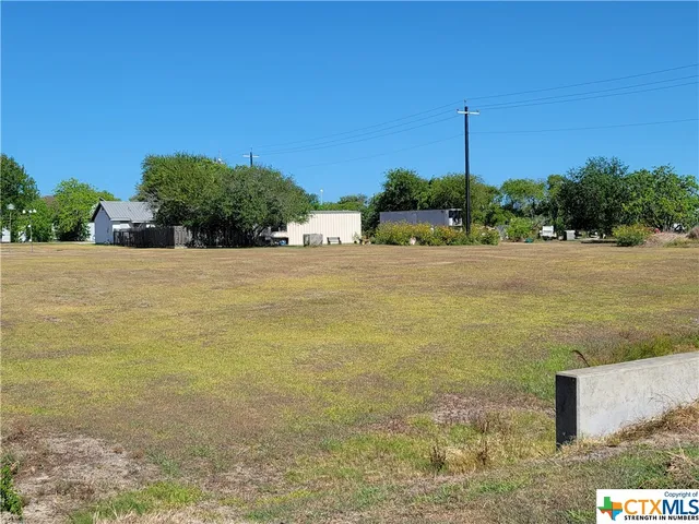 $82,900 | 808-812 West Houston Avenue, Seadrift, TX 77983