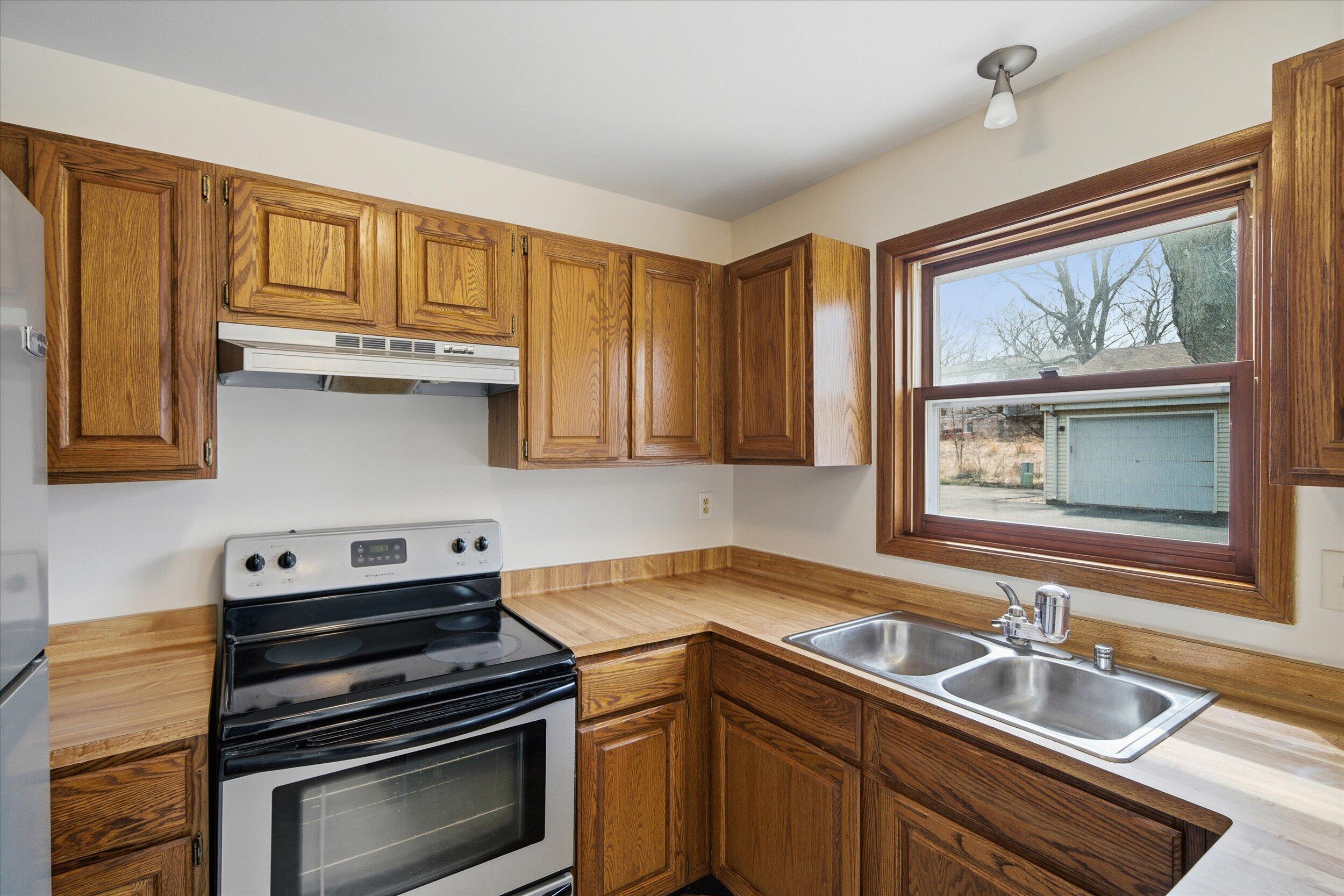 2017 Woodburn Road, Unit B Waukesha, WI 53188 - Photo 13 of 34 KItchen