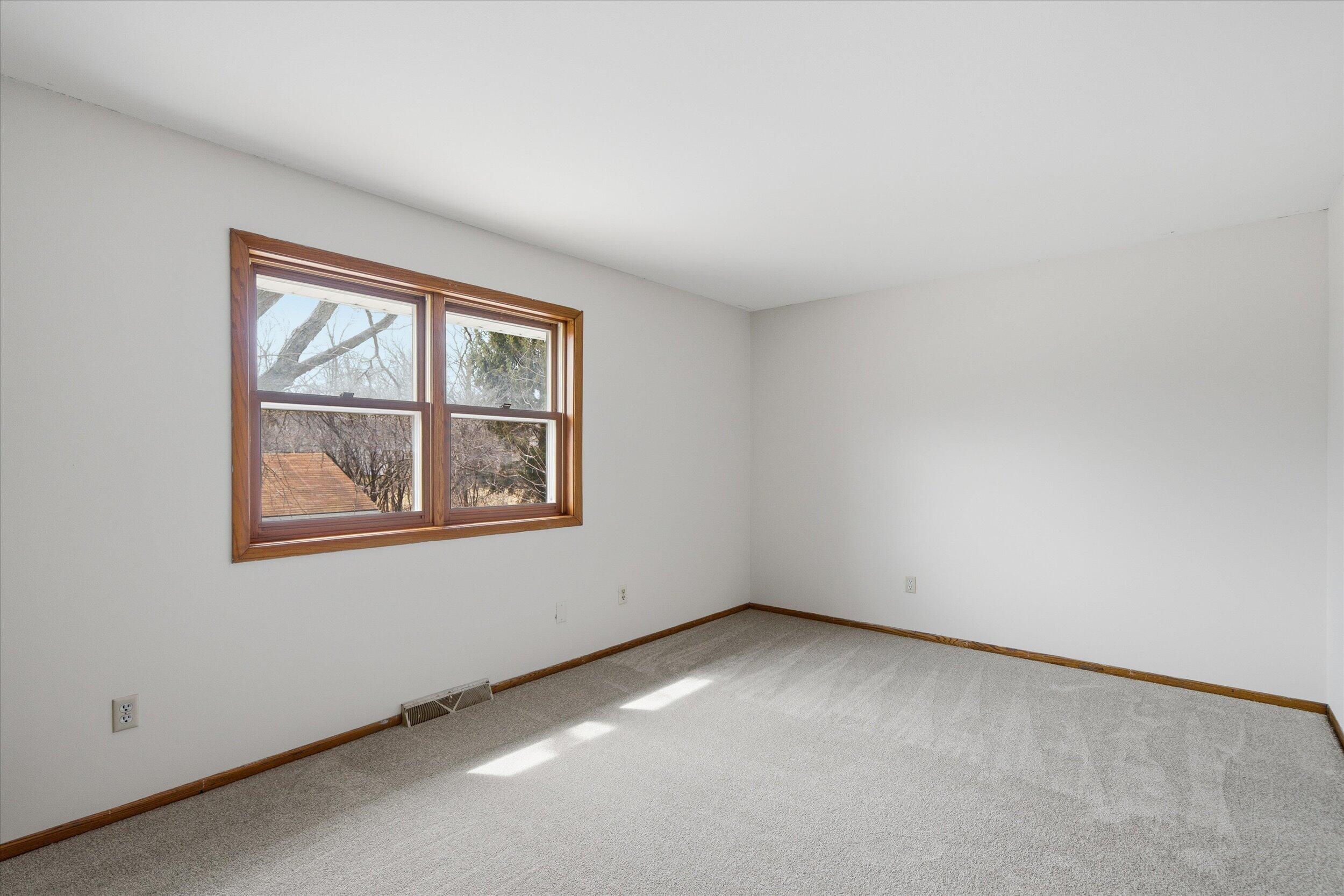 2017 Woodburn Road, Unit B Waukesha, WI 53188 - Photo 22 of 34 Primary Bedroom