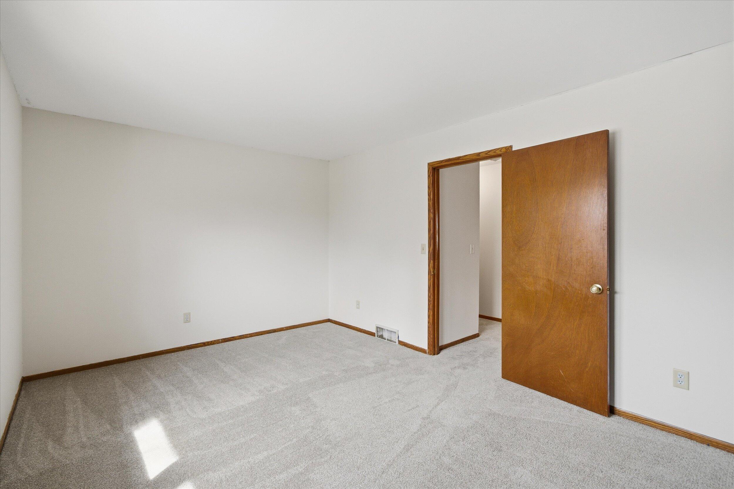 2017 Woodburn Road, Unit B Waukesha, WI 53188 - Photo 24 of 34 Primary Bedroom