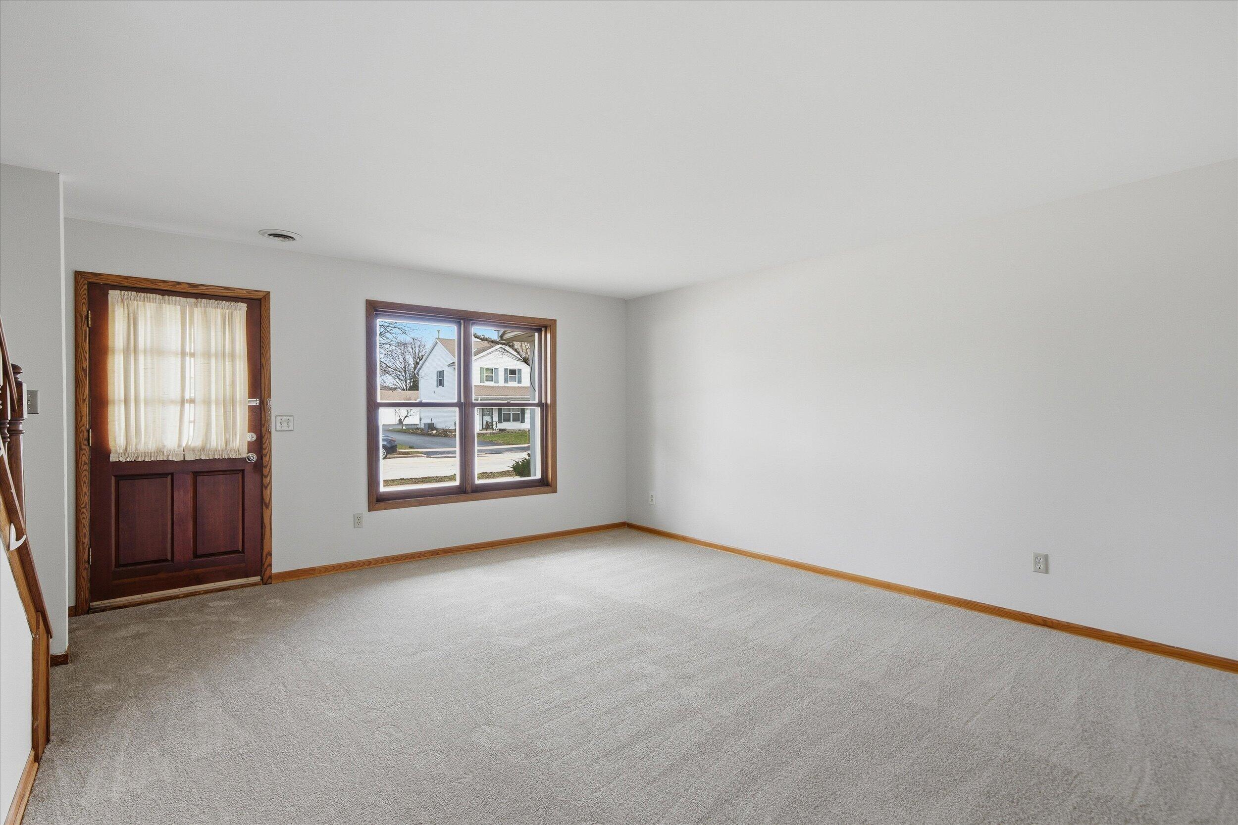 2017 Woodburn Road, Unit B Waukesha, WI 53188 - Photo 4 of 34 Living Room