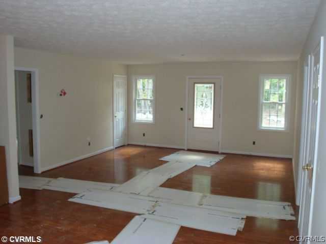 1452 South Constitution Route Dillwyn, VA 23936 - Photo 4 of 12 Living Room