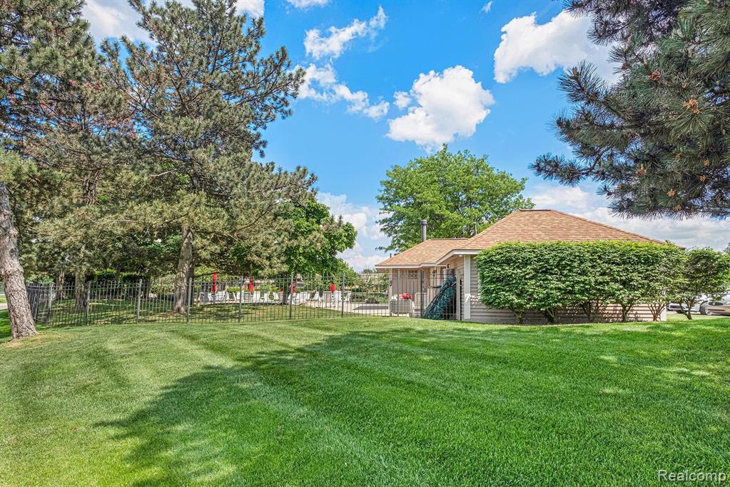 22096 Edgewater Novi, MI 48375 - Photo 3 of 17