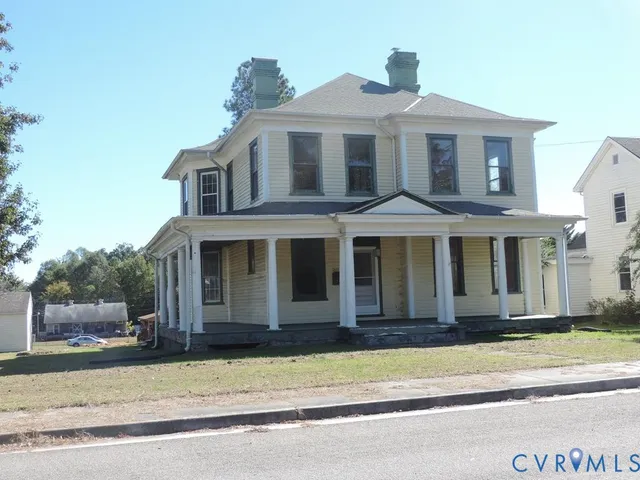 $235,000 | 303 Brunswick Avenue, Blackstone, VA 23824