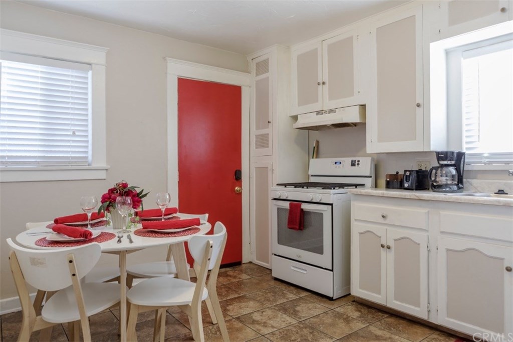 5416 Lime Avenue Long Beach, CA 90805 - Photo 15 of 23 Kitchen View