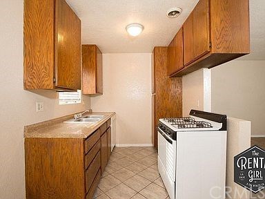 5416 Lime Avenue Long Beach, CA 90805 - Photo 23 of 23 Rear Unit Kitchen