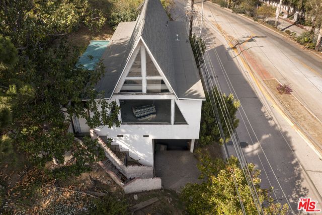 a front view of house with yard
