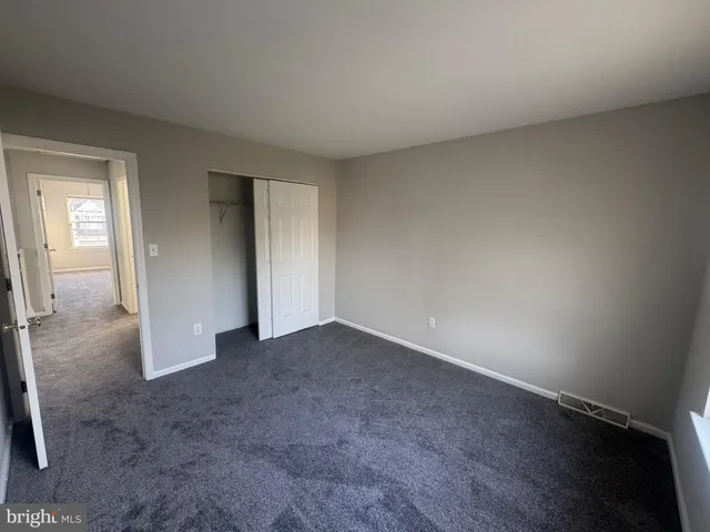 a view of empty room with window