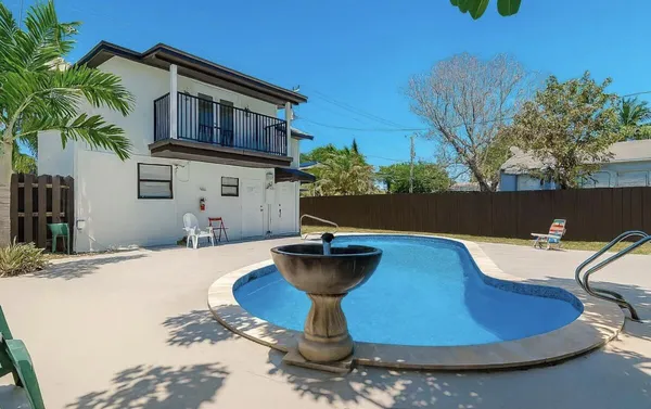 $2,500 | 2447 Roosevelt Street, Unit 4, Hollywood, FL 33020