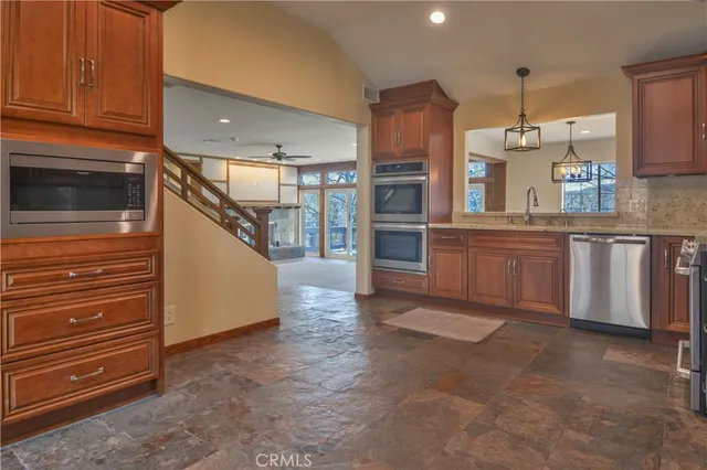 $1,250,000 | 27788 West Shore, Lake Arrowhead, CA 92352