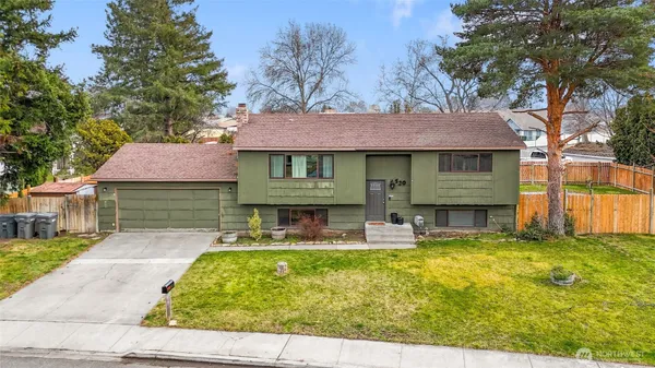 $399,000 | 520 North Conway Place, Kennewick, WA 99336