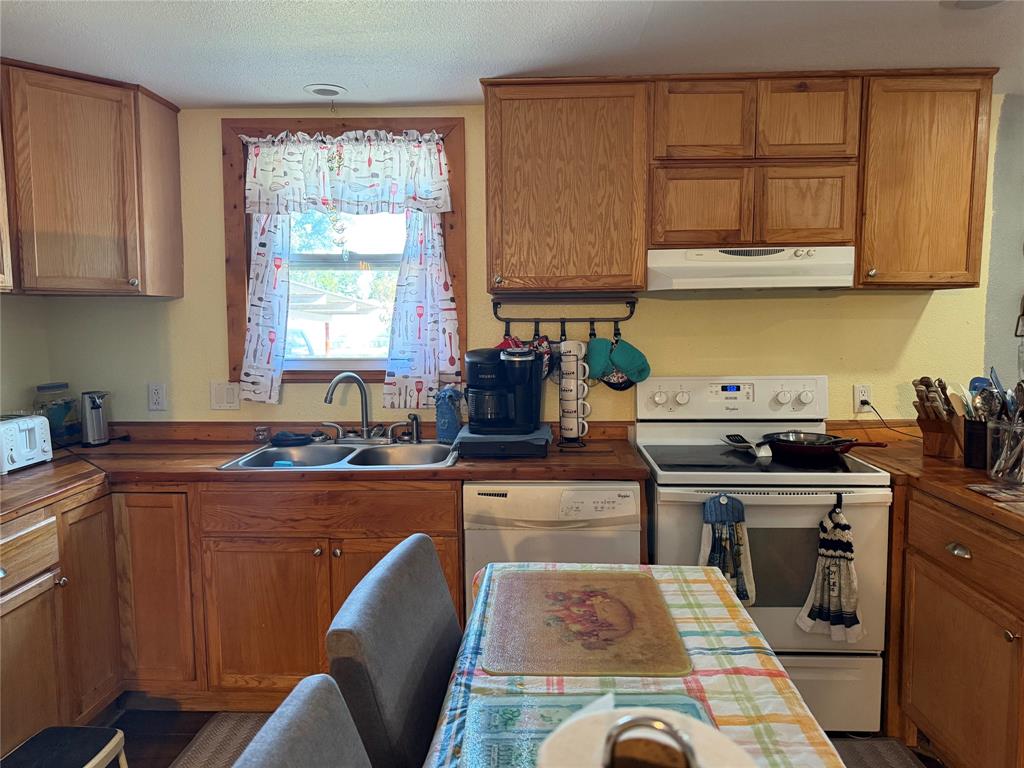 501 Fitzgerald Street Bangs, TX 76823 - Photo 11 of 18