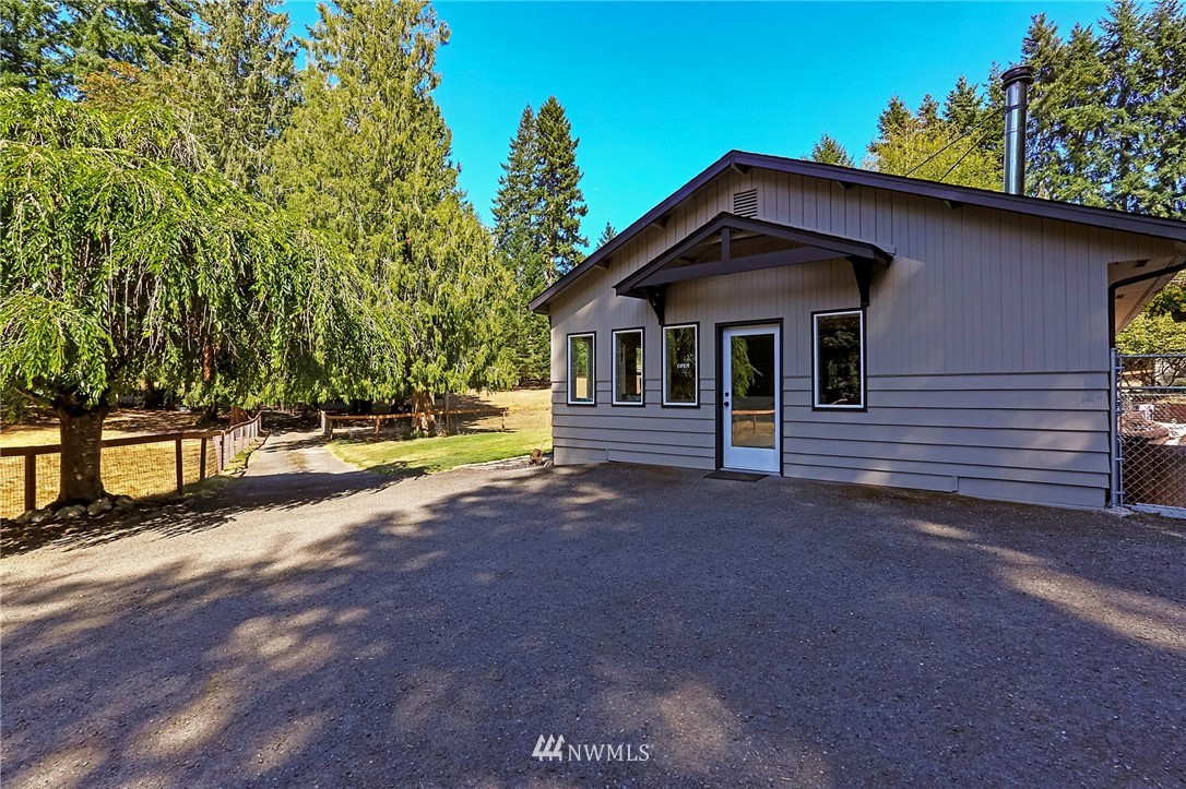 6598 East Chester Road Port Orchard, WA 98366 - Photo 3 of 25 Gallery Image 3