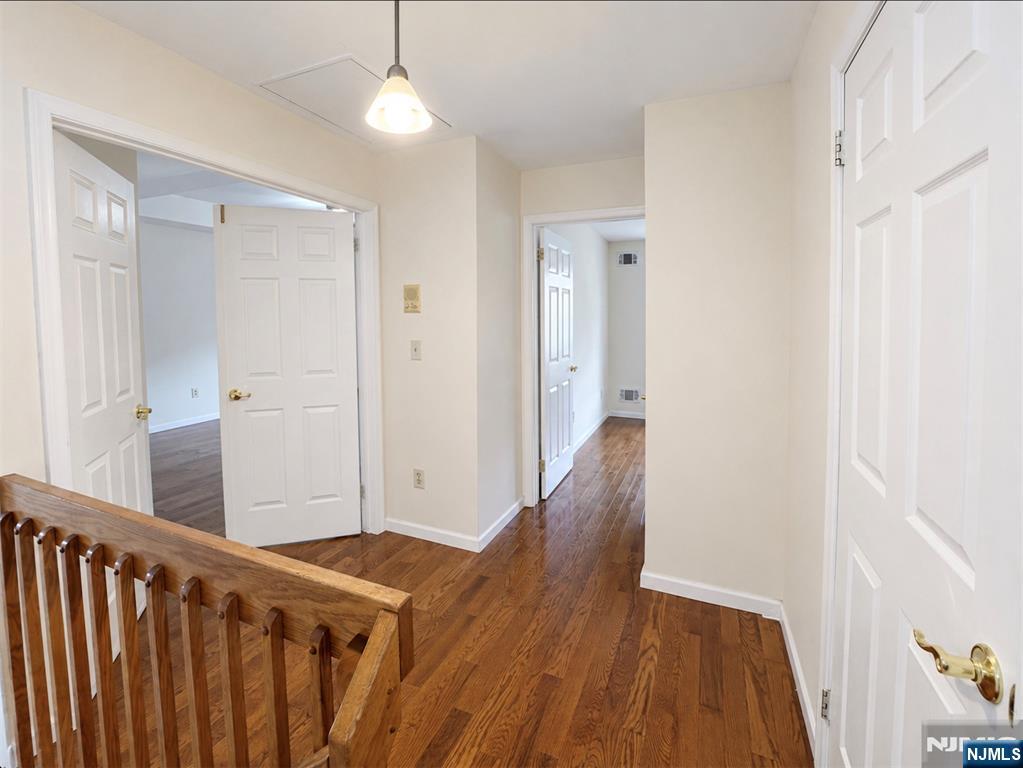 555 Ridge Lane Fort Lee, NJ 07024 - Photo 20 of 42