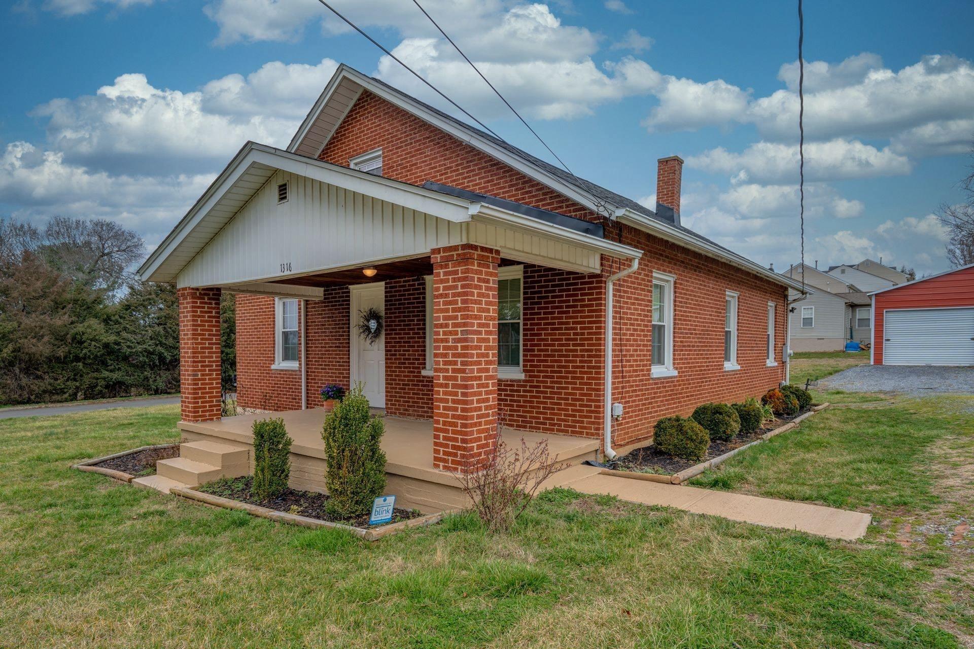 1316 Beaumont Road Roanoke, VA 24019 - Photo 1 of 45 Front