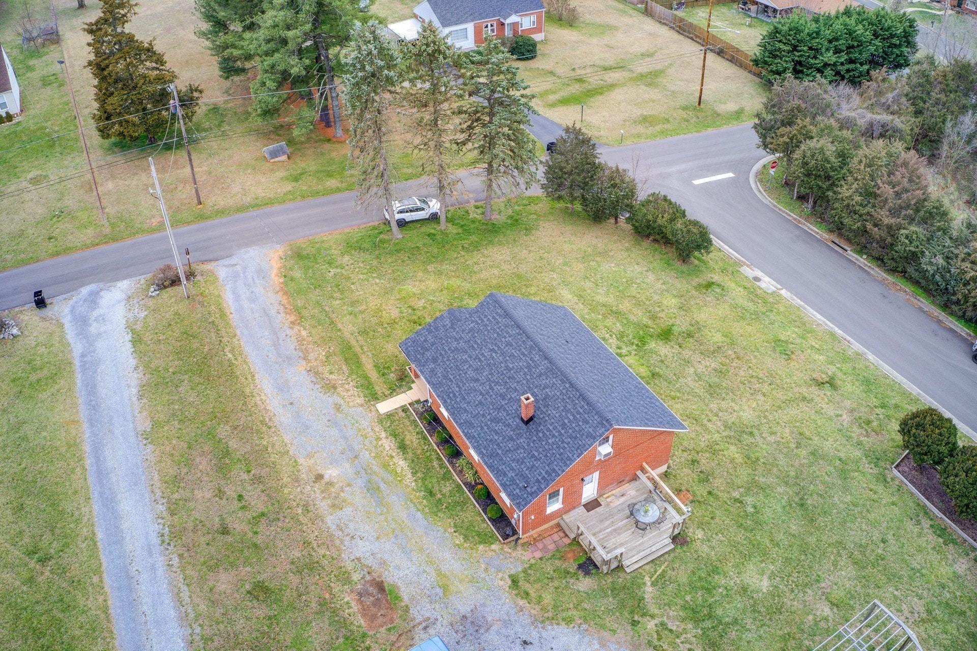 1316 Beaumont Road Roanoke, VA 24019 - Photo 10 of 45 010-341146-16-1316 Beaumont Rd-40-Edit_8