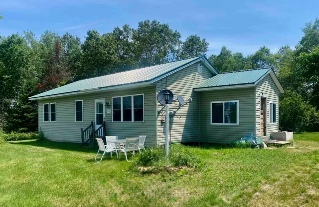 $180,000 | 1810 Route 102 Canaan Vt 05903, Canaan, VT 05903