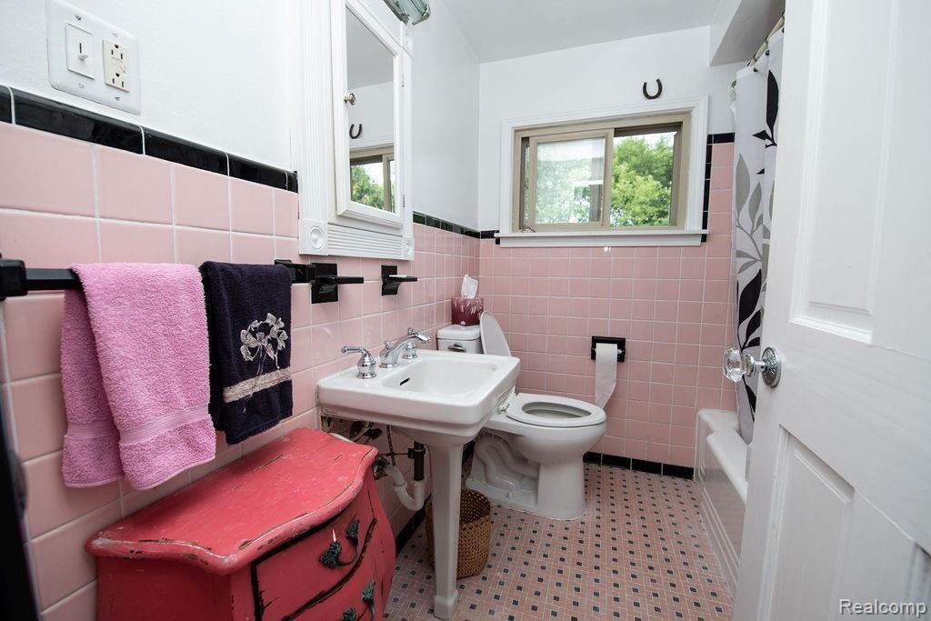 2505 Oliver Road Royal Oak, MI 48073 - Photo 13 of 23