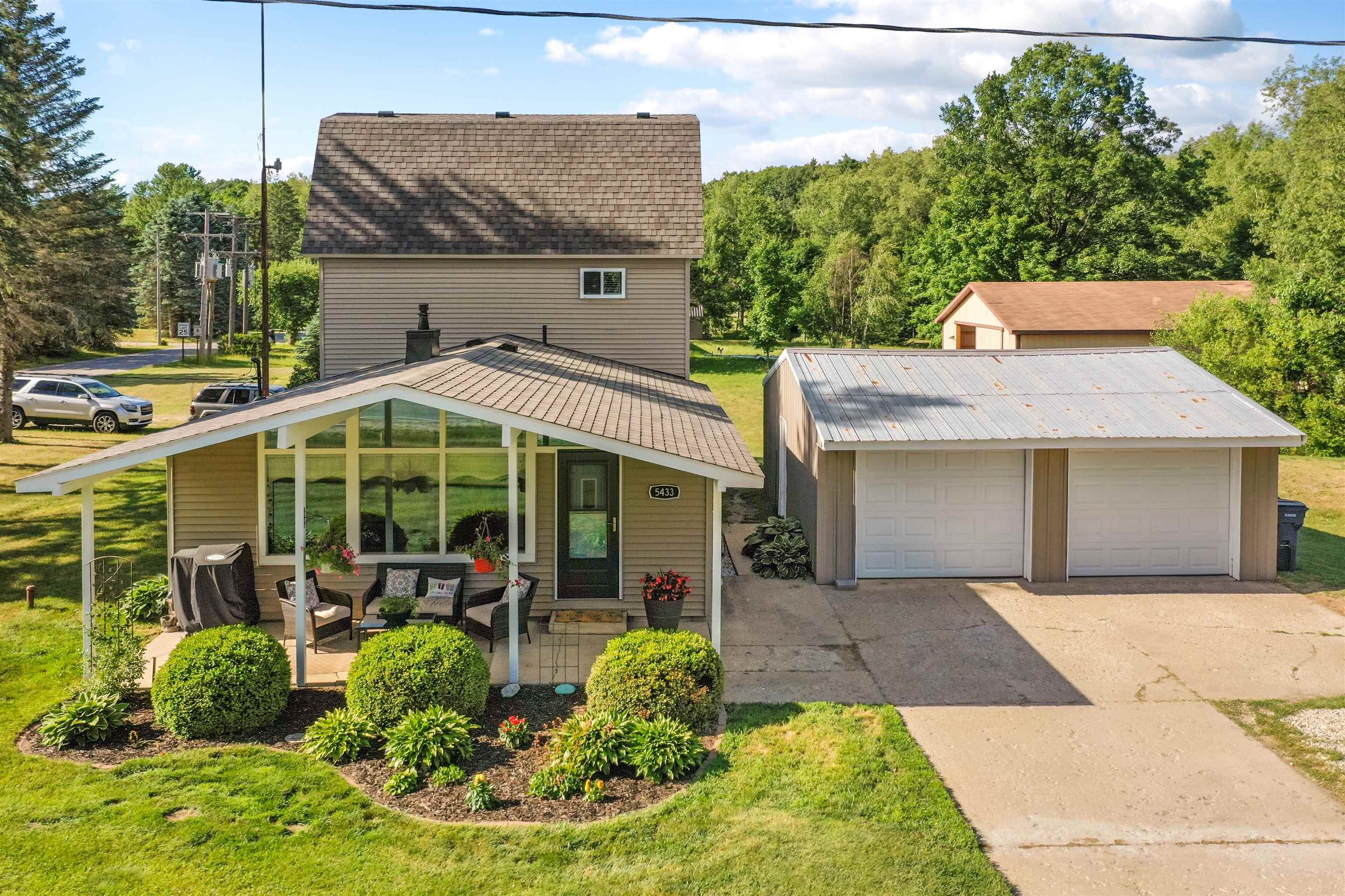 5433 East 32 Road Cadillac, MI 49601 - Photo 4 of 46 1901848-3.JPG