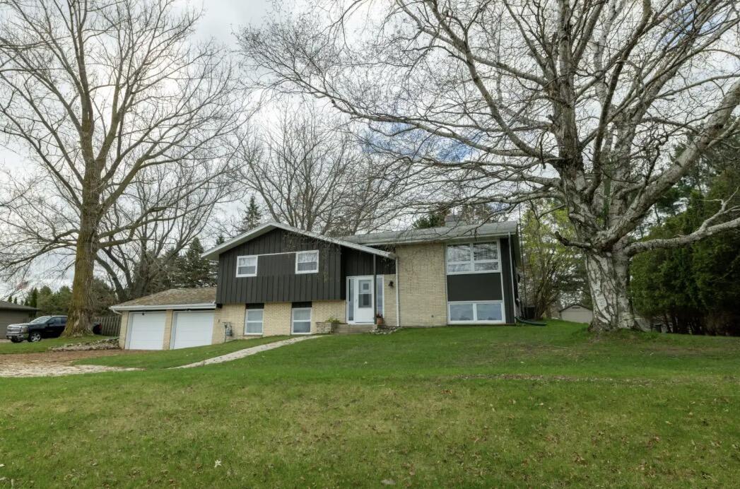 W2131 Playbird Road Sheboygan, WI 53083 - Photo 2 of 27 IMG_1905