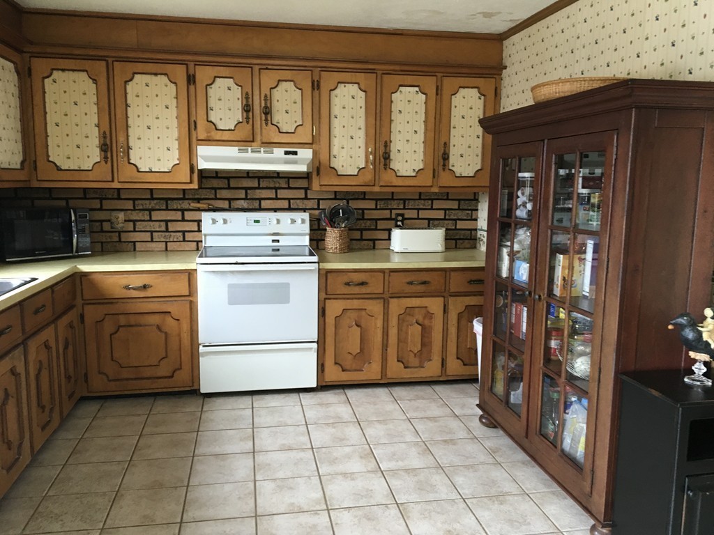 63 Mashapaug Road Holland, MA 01521 - Photo 17 of 29