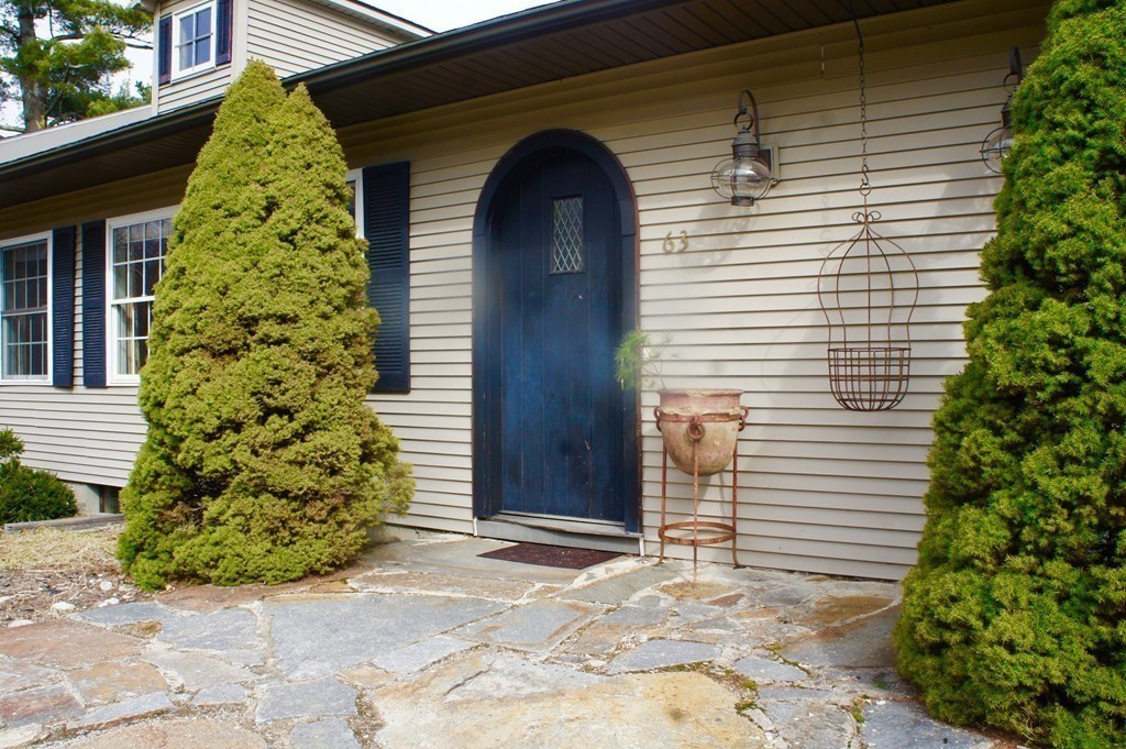 63 Mashapaug Road Holland, MA 01521 - Photo 2 of 29