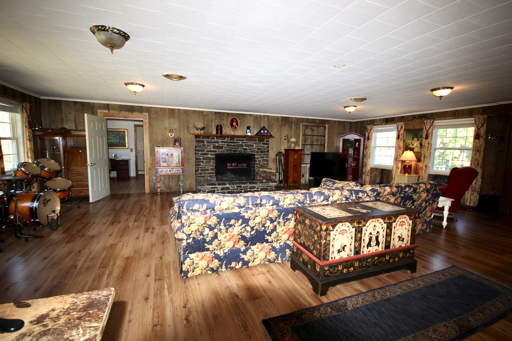 63 Mashapaug Road Holland, MA 01521 - Photo 3 of 29