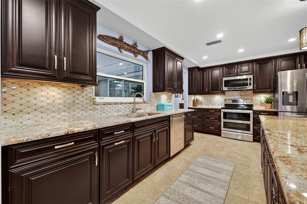 13233 88th Avenue Seminole, FL 33776 - Photo 12 of 38