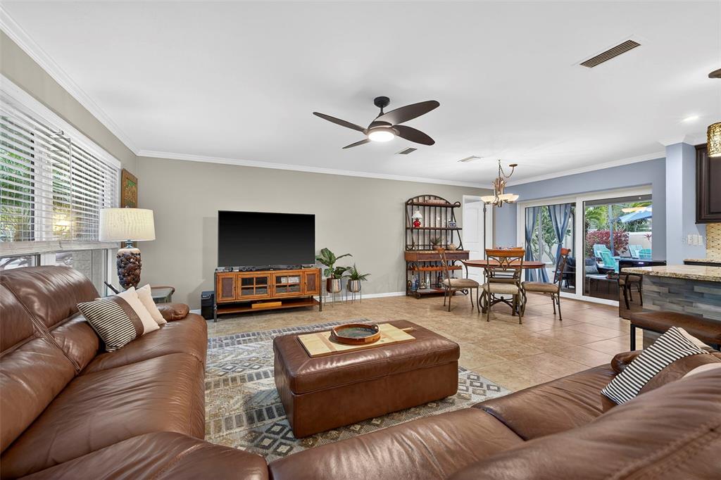 13233 88th Avenue Seminole, FL 33776 - Photo 9 of 38