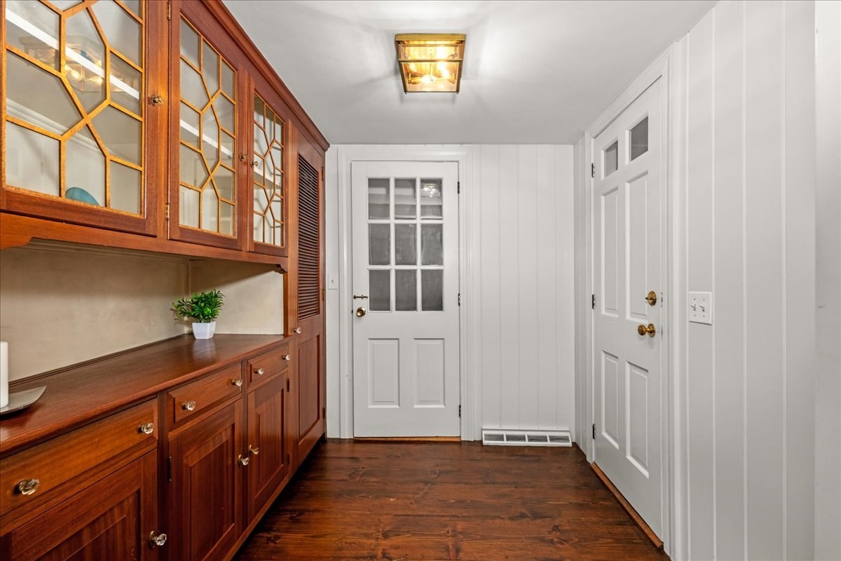 216 Boston Road Southborough, MA 01772 - Photo 10 of 39 Gallery Image 10