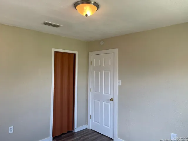 $1,100 | 516 East Holland Street, Crystal City, TX 78839