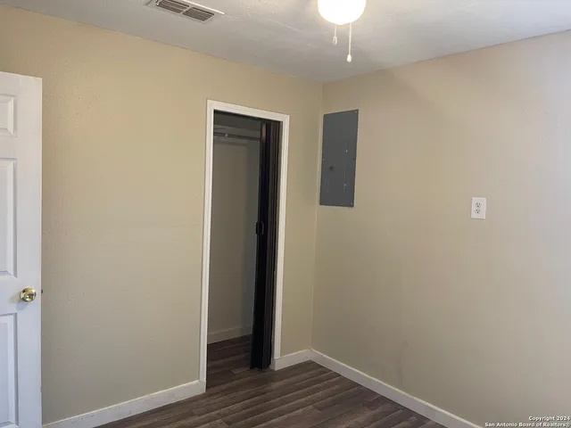 $1,100 | 516 East Holland Street, Crystal City, TX 78839