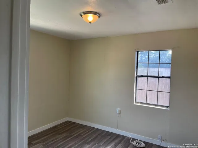 $1,100 | 516 East Holland Street, Crystal City, TX 78839