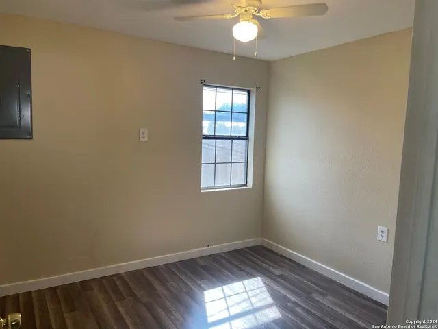 $1,100 | 516 East Holland Street, Crystal City, TX 78839