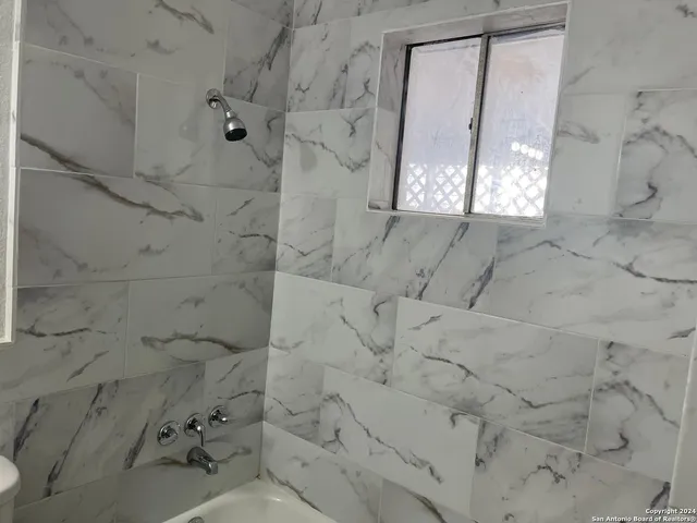 $1,100 | 516 East Holland Street, Crystal City, TX 78839