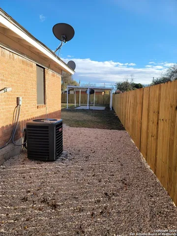 $1,100 | 516 East Holland Street, Crystal City, TX 78839