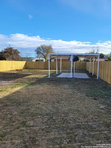 $1,100 | 516 East Holland Street, Crystal City, TX 78839