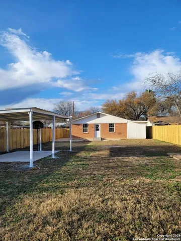 $1,100 | 516 East Holland Street, Crystal City, TX 78839