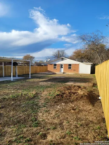 $1,100 | 516 East Holland Street, Crystal City, TX 78839