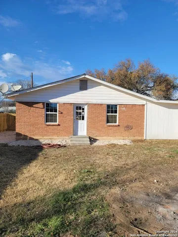 $1,100 | 516 East Holland Street, Crystal City, TX 78839