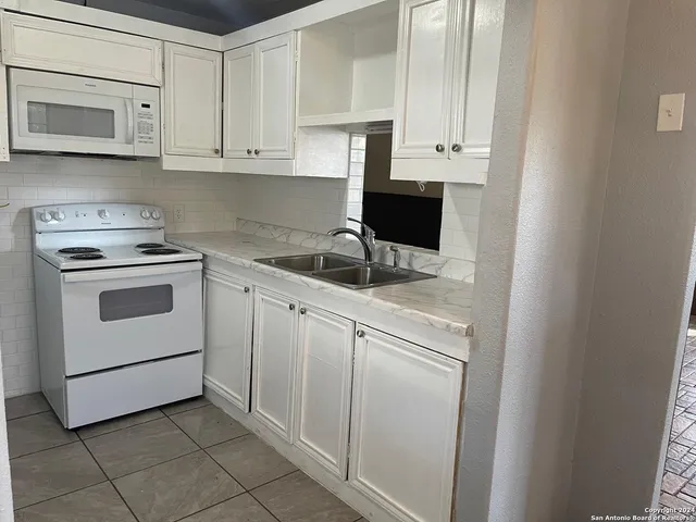 $1,100 | 516 East Holland Street, Crystal City, TX 78839