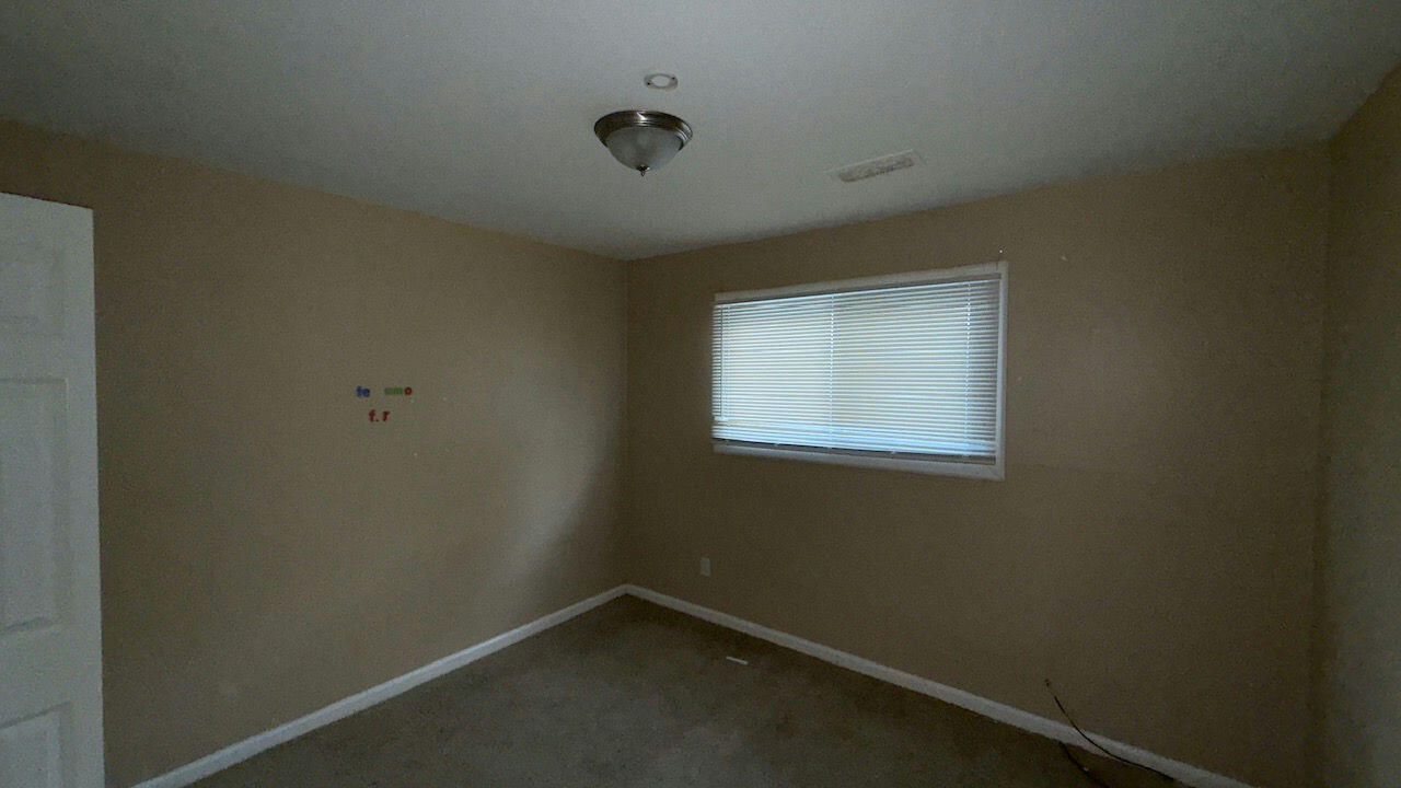 6752 Evergreen Road Detroit, MI 48228 - Photo 15 of 19 Bb1sr3yO_YY6WE-GhbweQOa-PVW_oeITx6ZUKJ0N