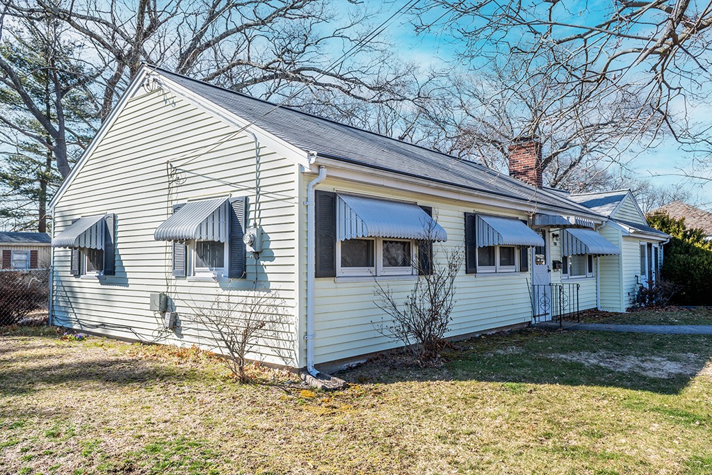 239 Richmond Drive Warwick, RI 02888 - Photo 3 of 11 Side view of house