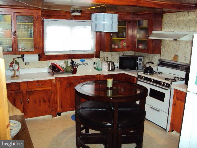 234 Wanda Road Pasadena, MD 21122 - Photo 1 of 9 Kitchen